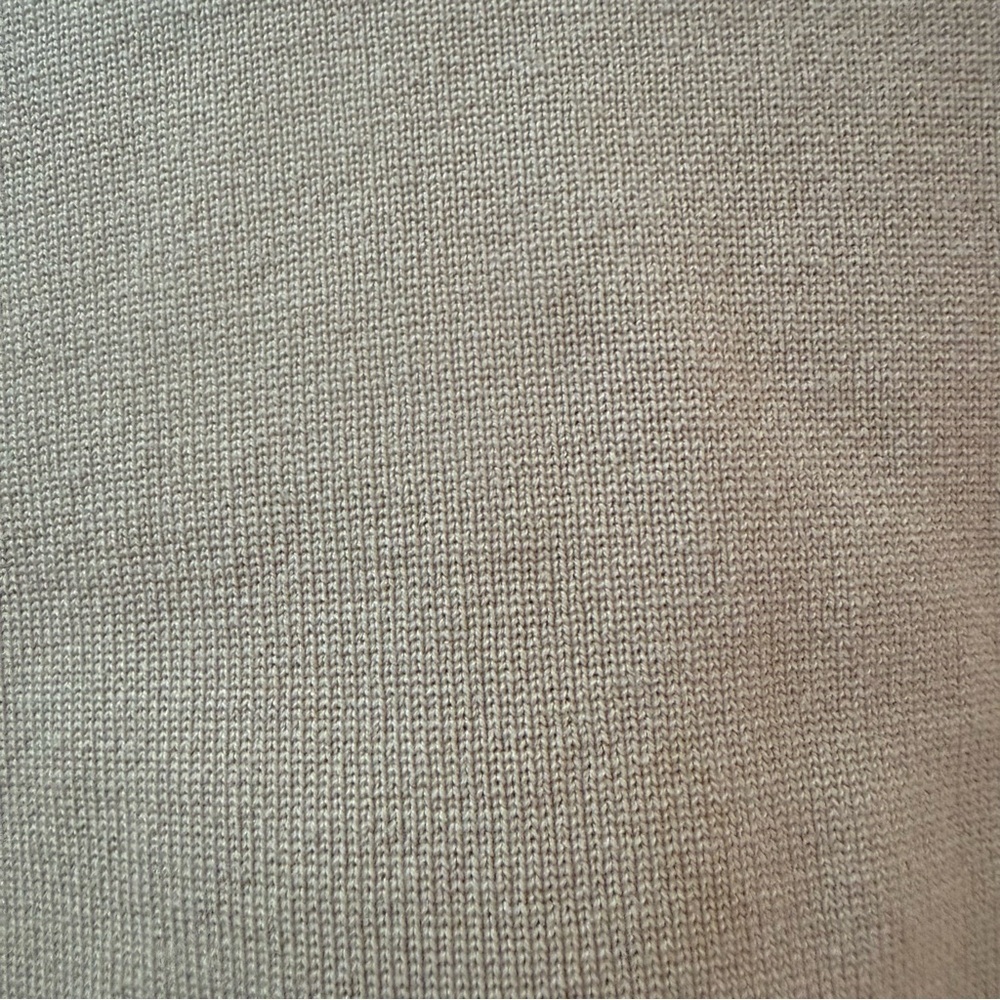 H&M Plus Size Beige Knit Sleeveless Mock Neck Sweater - Picture 4 of 11